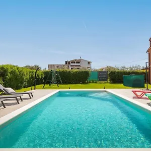 Dori With Private Pool Ferienhaus